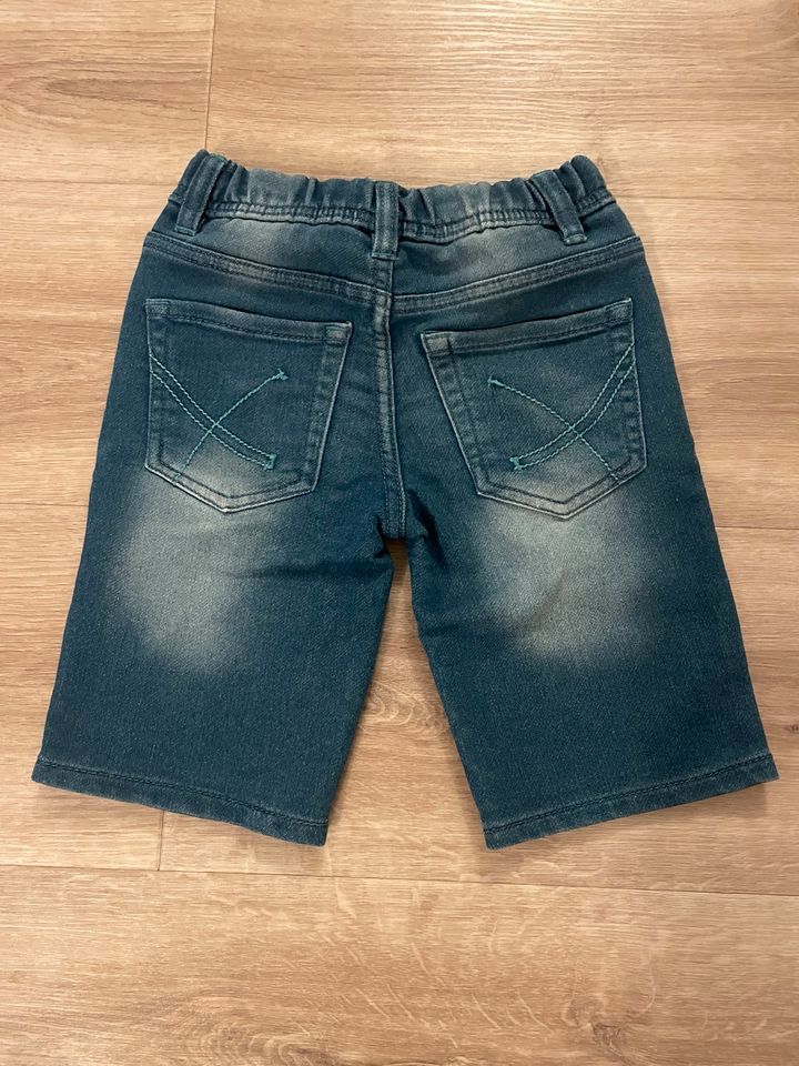 kurze Jeans Hose Shorts Größe 104 in Penig