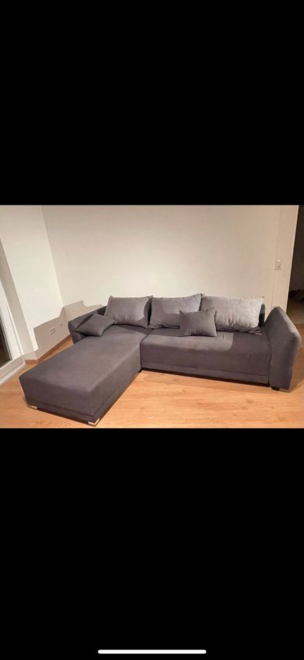 Sofa grau gut in Lage