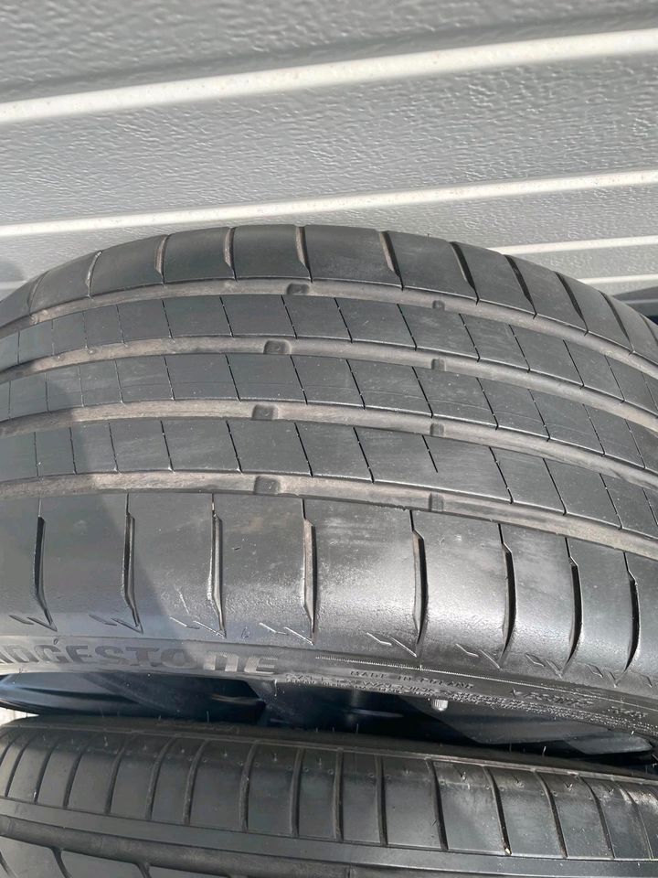 Platin Alu Felgen mit Sommerreifen (225/40 R18) in Eschweiler