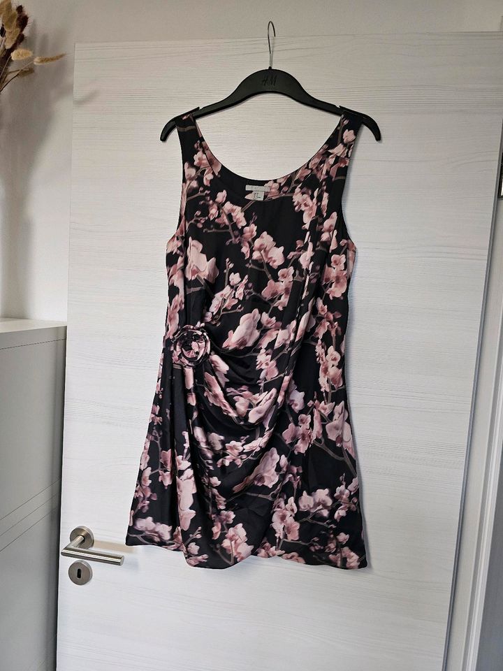 Florales Kleid Blumenkleid mit Raffung H&M in Pfatter