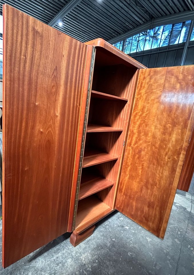 Kleiderschrank/vintage/Vollholz/midcentury/Stange/Böden/50er in Berlin