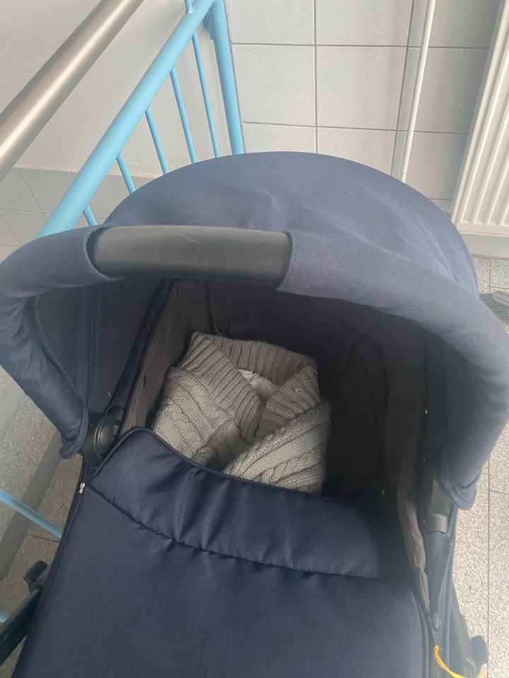 Einen Kinderwagen von Easywalker in Hamburg