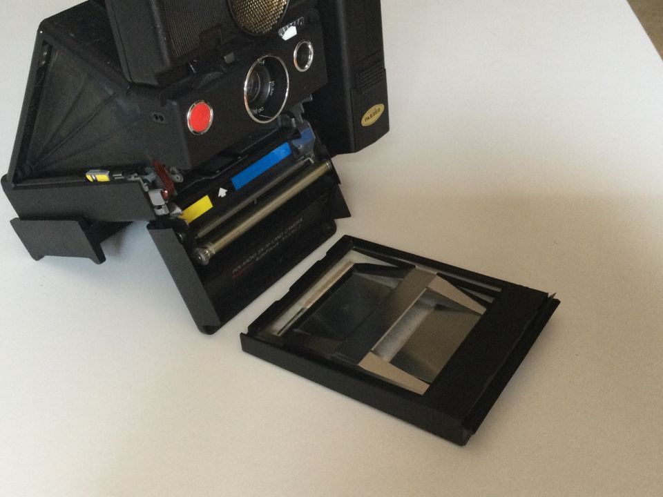 Polaroid SX70 Model 2 mit Blitz und Stativ in Köln