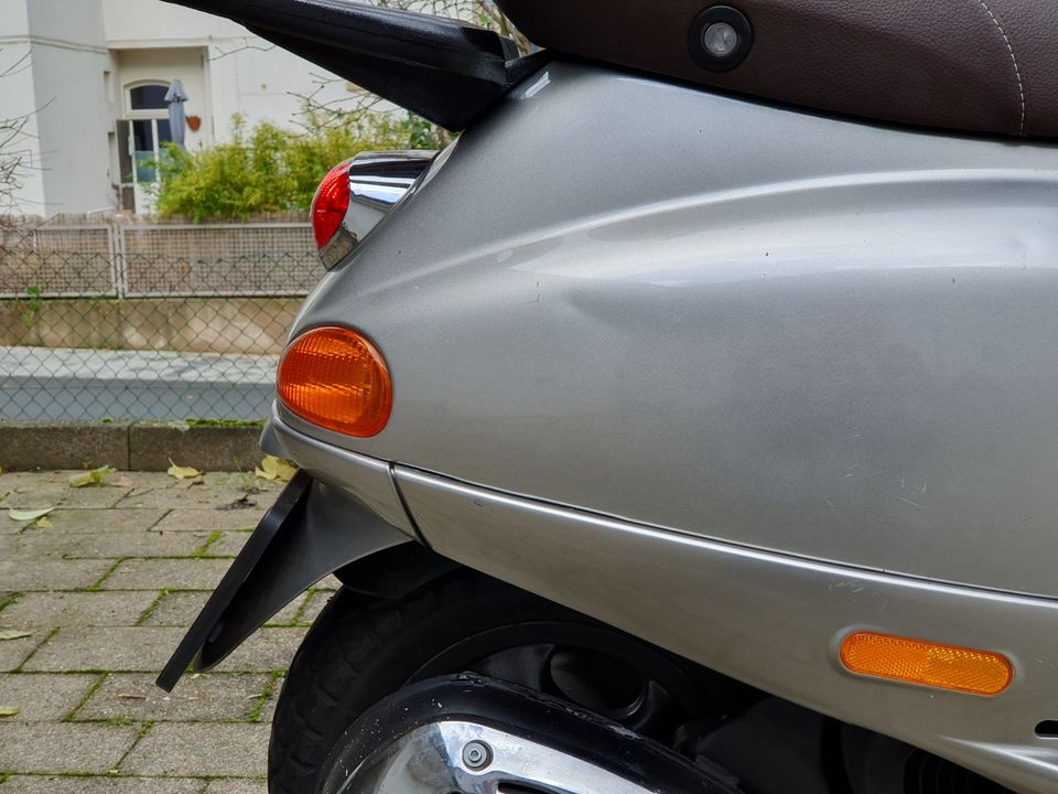 Piaggio VESPA ET4 125 BJ 1997 in Grau in Kassel