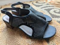 Damen Schuhe Sandaletten von Clarks Größe 38 Nordrhein-Westfalen - Niederkassel Vorschau