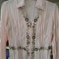 Damen Bluse mit Blumen Stickereien Stuttgart - Stuttgart-Süd Vorschau