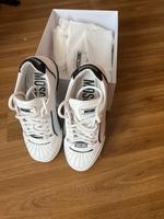 Moschino Sneaker Neu Mit Karton Weiß schwarz Baden-Württemberg - Mannheim Vorschau