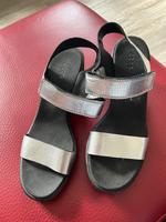 Ecco Sandale silber mit Klettverschluss Gr. 40 Nordrhein-Westfalen - Würselen Vorschau