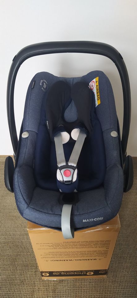 Maxi Cosi mit isofixstation in Netzschkau