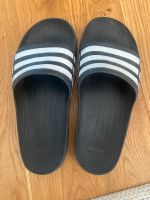 Adidas Badeschuhe Badelatschen Sandalen Grösse 9. sehr guter Zust Friedrichshain-Kreuzberg - Friedrichshain Vorschau