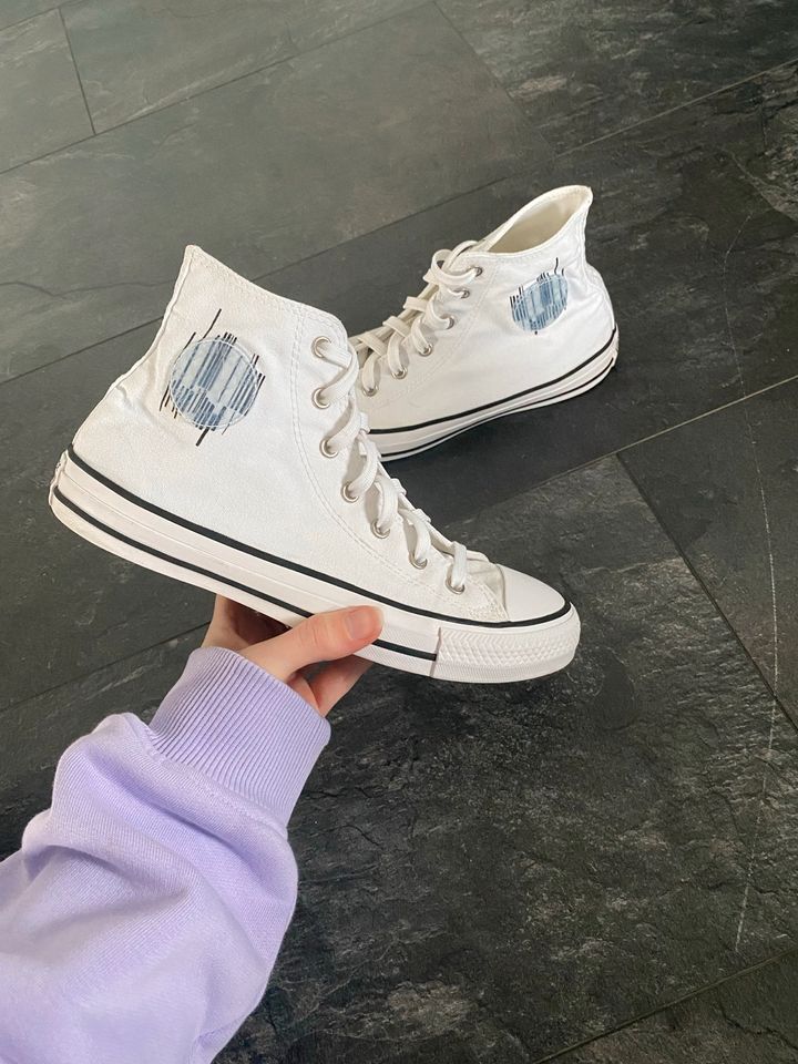 Weiße Converse Schuhe in Pforzheim