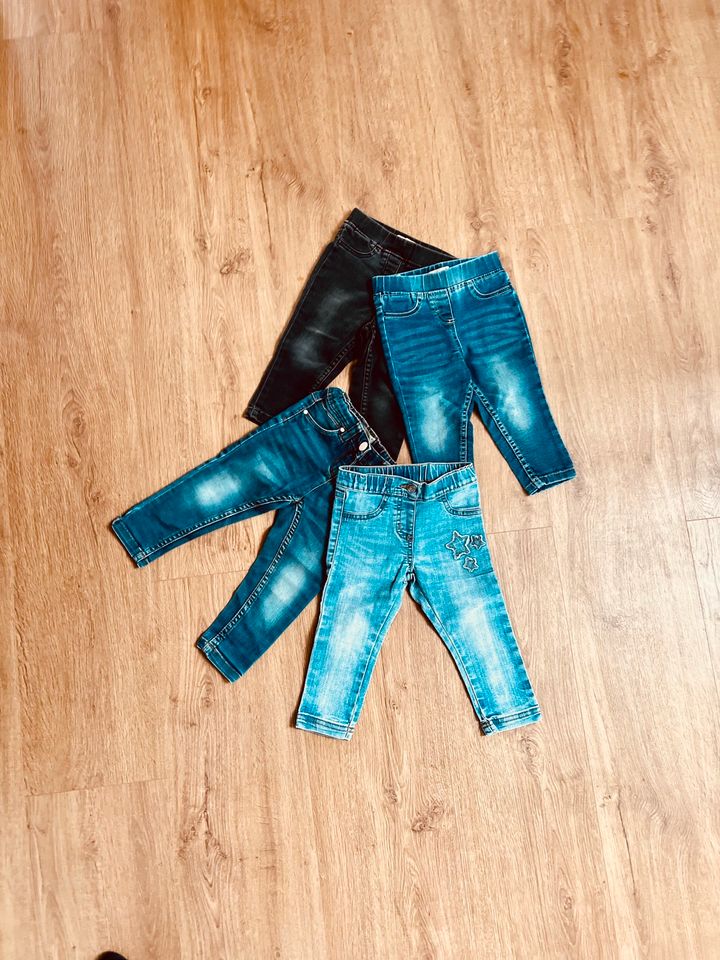 4 Jeans 80 86 elastisch Real Denim blau schwarz Stern in Kaltenkirchen