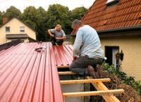 Dachdecker sucht Arbeit Dacheindeckung Garage Haus Scheune Halle Nordrhein-Westfalen - Lemgo Vorschau