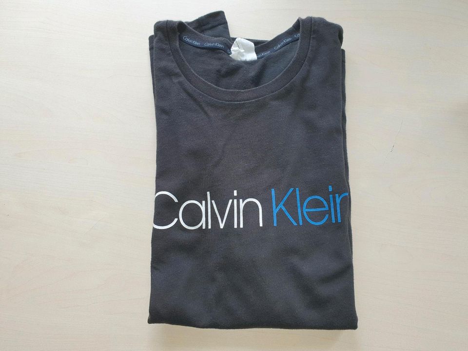 4x T-Shirts - Calvin Klein, Super Dry Größe M in Bebra
