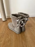 UGG Boots Grau mit Schleife Gr.39 Berlin - Steglitz Vorschau