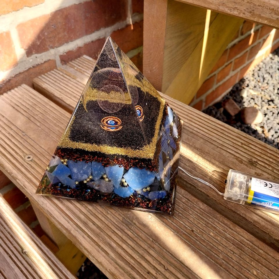 Orgonit, Pyramide, Orgon, 15x15cm, mit Beleuchtung in Hannover