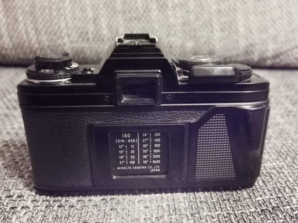 Minolta X-700 MPS + 50mm / 1.7 Objektiv - Analog SLR Kamera in Mietingen