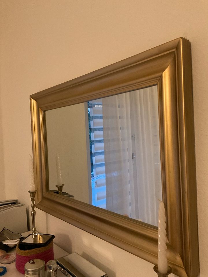 Goldener Spiegel in Düsseldorf