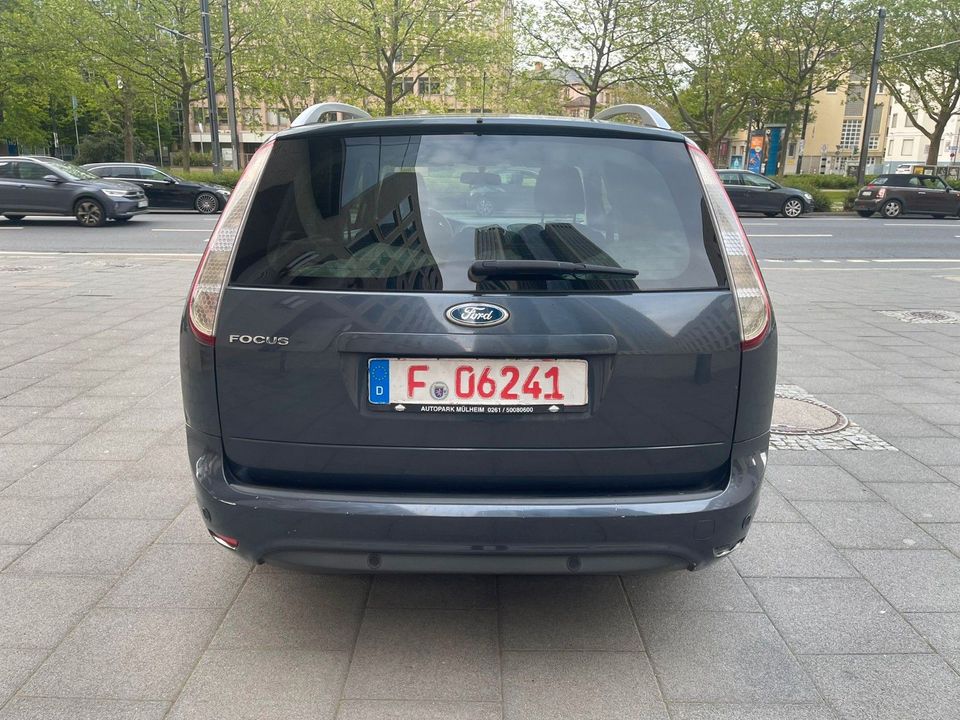 Ford Focus Turnier Kombi mit Einparkhilfe, Klima, TÜV in Frankfurt am Main
