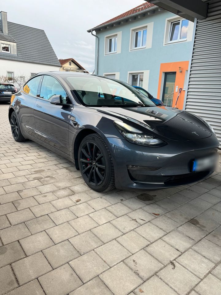 Tesla Model 3 Performance 2023 Dual-Motor Allrad 534 PS in Neustadt a.d.Donau