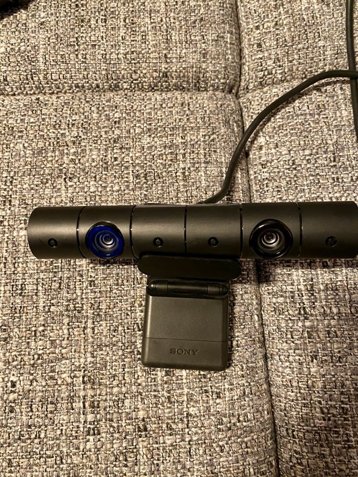PlayStation 4Pro 1TB Weiß mit Kamera und 2 Controller in München