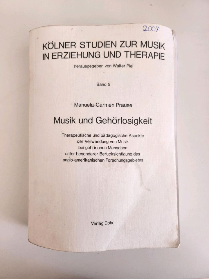 Musik und Gehörlosigkeit: Therapeutische und pädagogische Aspekte in Heidelberg
