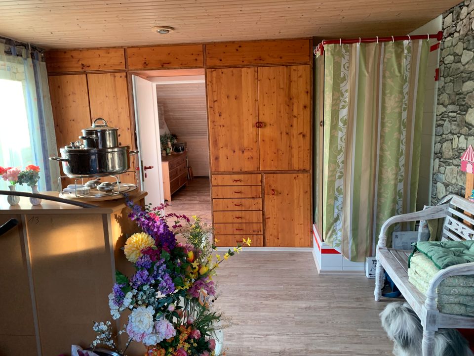 Stilvolle 5,5-Zimmer-Maisonette-Wohnung mit Garten u. Einbauküche in Gäufelden
