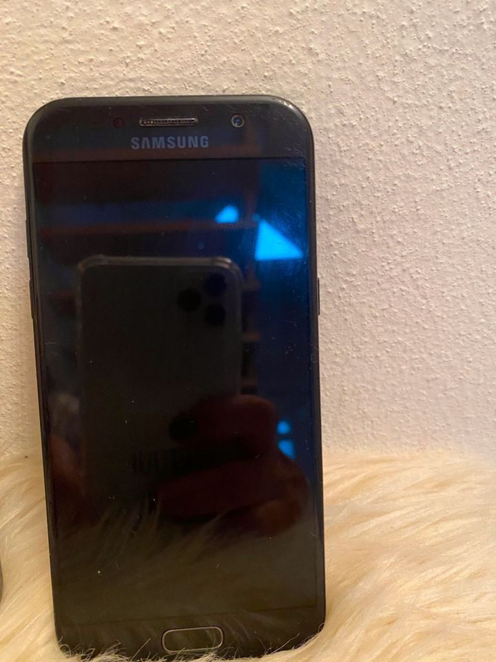 Samsung Galaxy A5  32 GB Schwarz Smart Phone Handy in Erbach