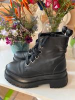 Bershka Schuhe Boots Plateau 39 Stiefel doc martens Düsseldorf - Bilk Vorschau