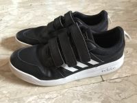 Turnschuhe schwarz Adidas Gr. 5,5 Bayern - Pfaffenhofen a. d. Roth Vorschau