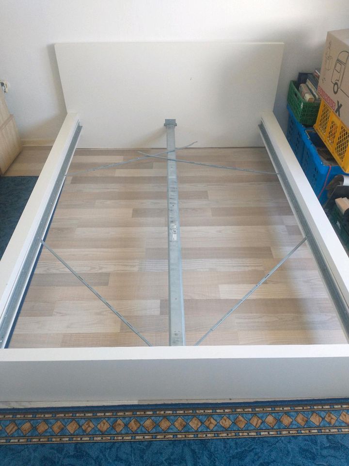 Ikea Malm Bettgestell 140*200 cm in Baunatal