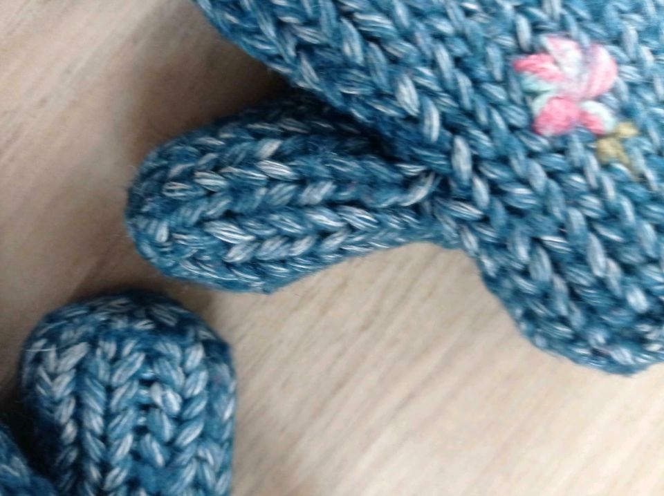 Handschuhe Strick für Baby-Mädchen - Blau mit Blumen - Next - Grö in Wolpertswende