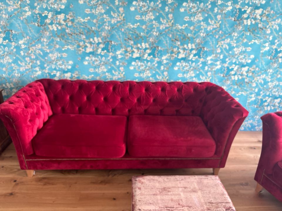 Sofa und Couch Rot HolzFüße in Troisdorf