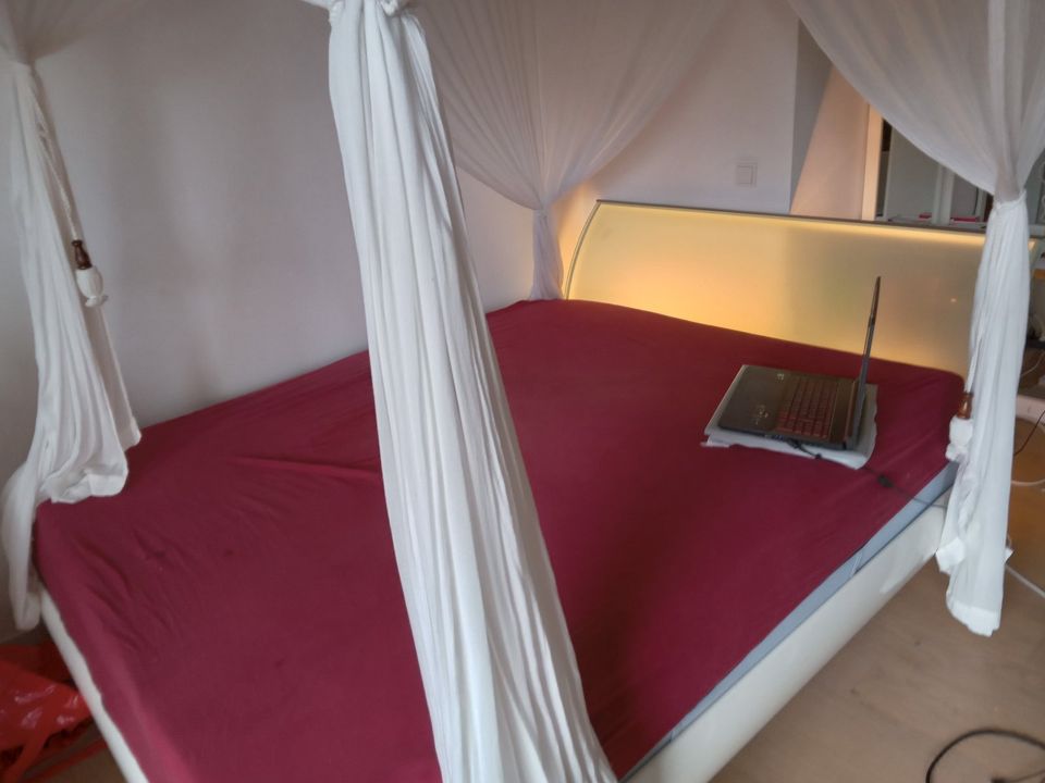 stylisches Doppelbett mit Lichtfunktion 2 x Bettenrost SF-Contac in München