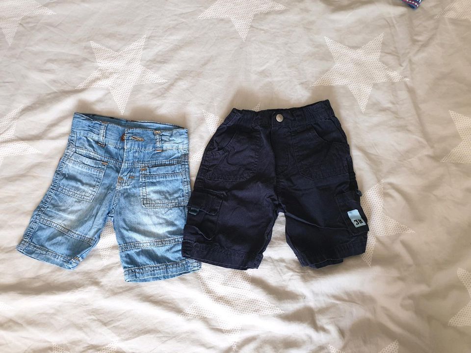 Kurze Hosen Shorts 74/80 in Berlin