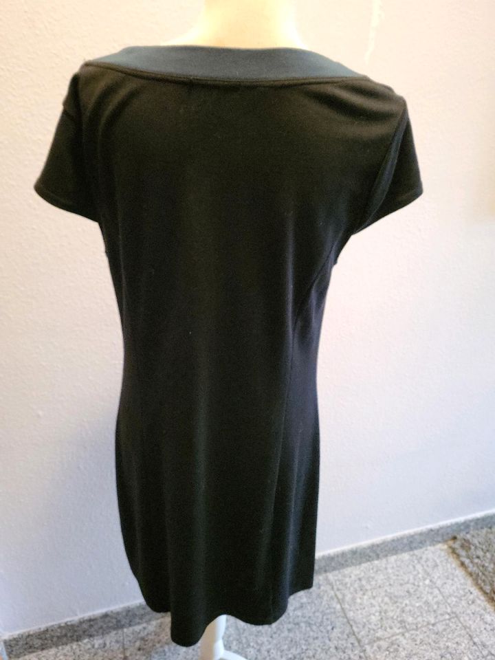 Kleid mit angeschnittenen Ärmel in Friedberg (Hessen)