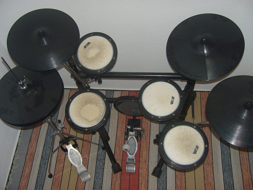Altes Übungsschlagzeug / Practice Pad Drumset in Griesheim