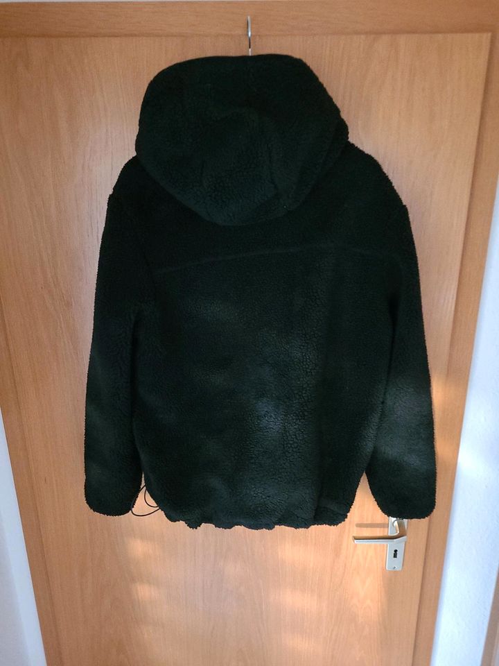 TeddyJacke Jungen schwarz Gr.S (von Bershka) in Gechingen