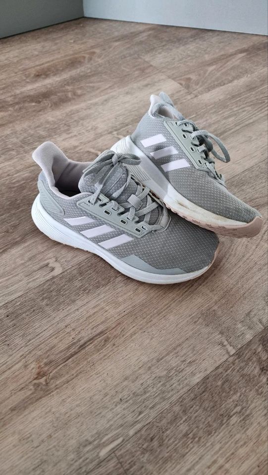 Turnschuhe Gr. 36 von adidas in Ennepetal