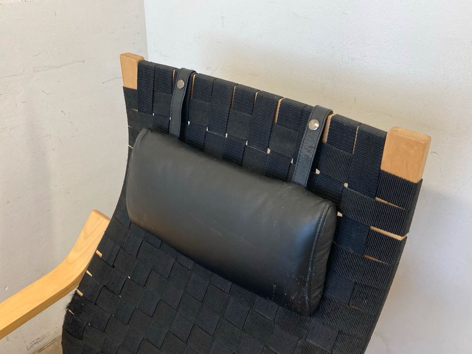 #A Ikea Poäng Sessel schwarz Freischwinger Geflecht Nackenstütze in Burgstädt