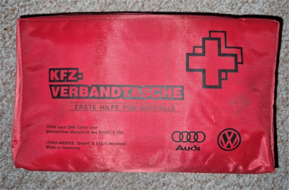 AUDI Kfz-Verbandtasche in Rot - Komplett - Retro - NEU bestückbar in Neuwied