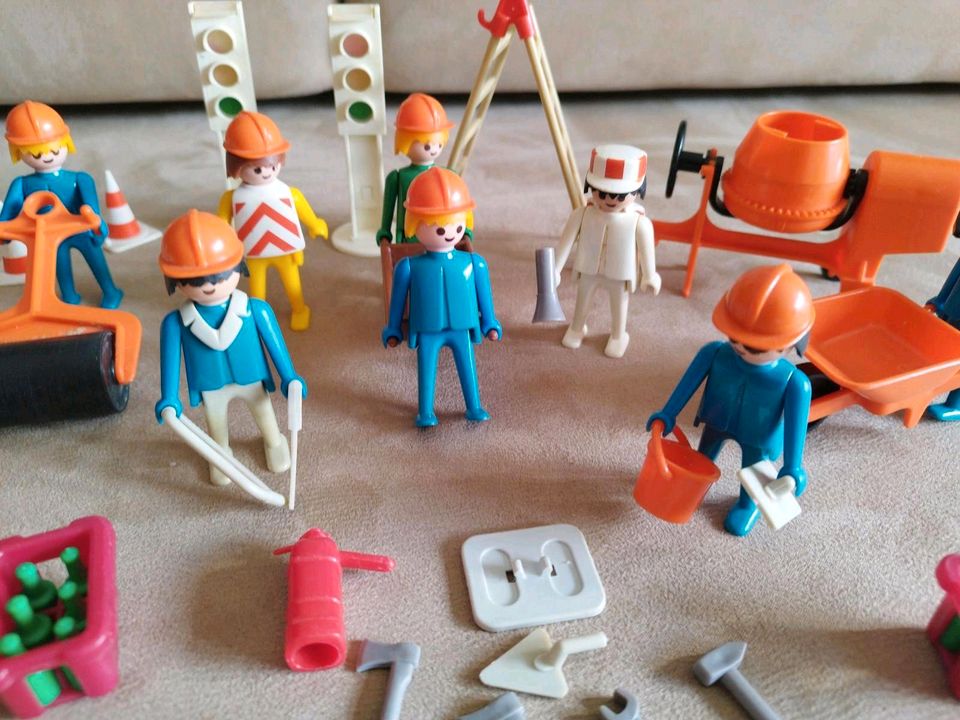 Playmobil Bauarbeiter Figuren und Werkzeug 1970er in Weilerswist