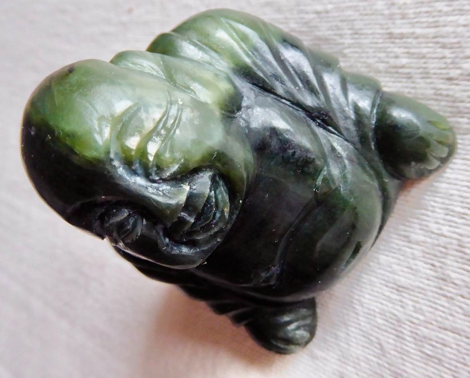 Budda geschnitzt Jade grün marmoriert ca: 5x6x4cm in Erding