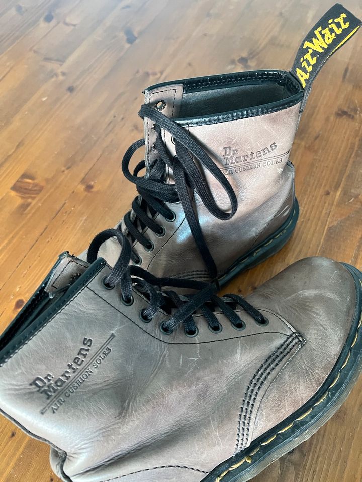 DR. MARTENS BOOTS (39) in Krefeld