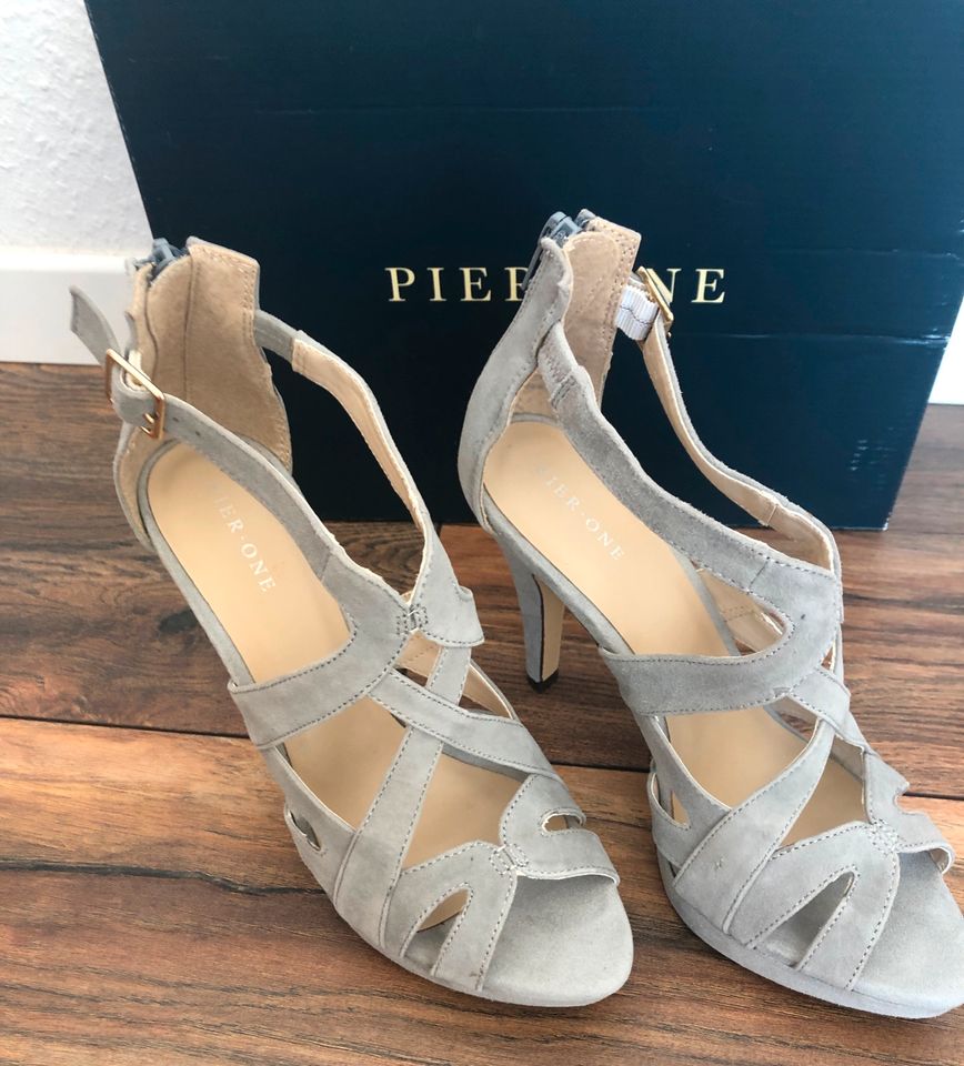 Pier One Schuhe Gr 37 hellgrau Neu mit OVP in Büttelborn