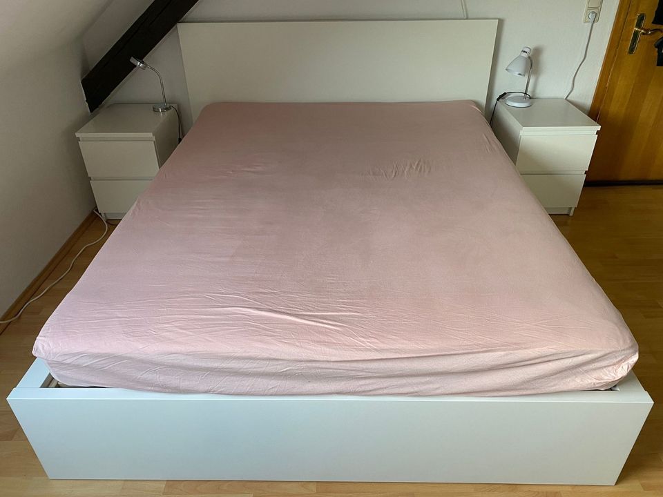 Hochwertiges Bett mit Lattenrost und guter Matratze (160x200cm) in Wiesbaden