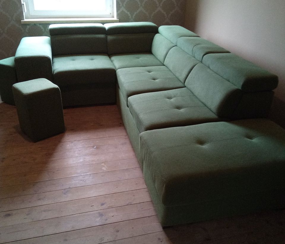 Eck-Schlaf-Couch, klappbare Kopfstützen, variabel aufstellbar in Wismar