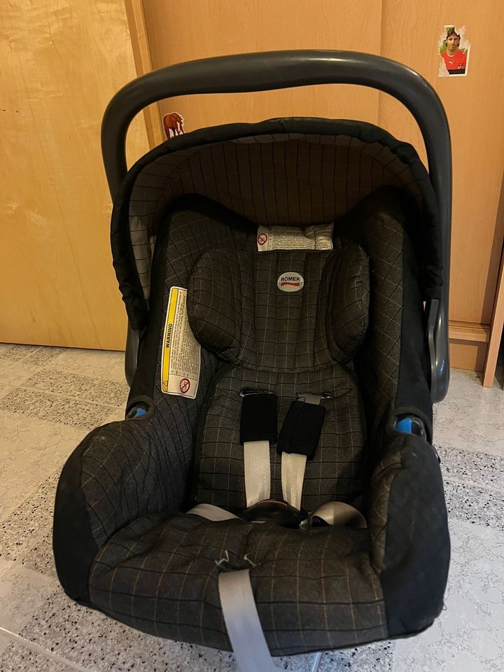 Babyschale/Auto-Kindersitz Römer in Köln Vogelsang