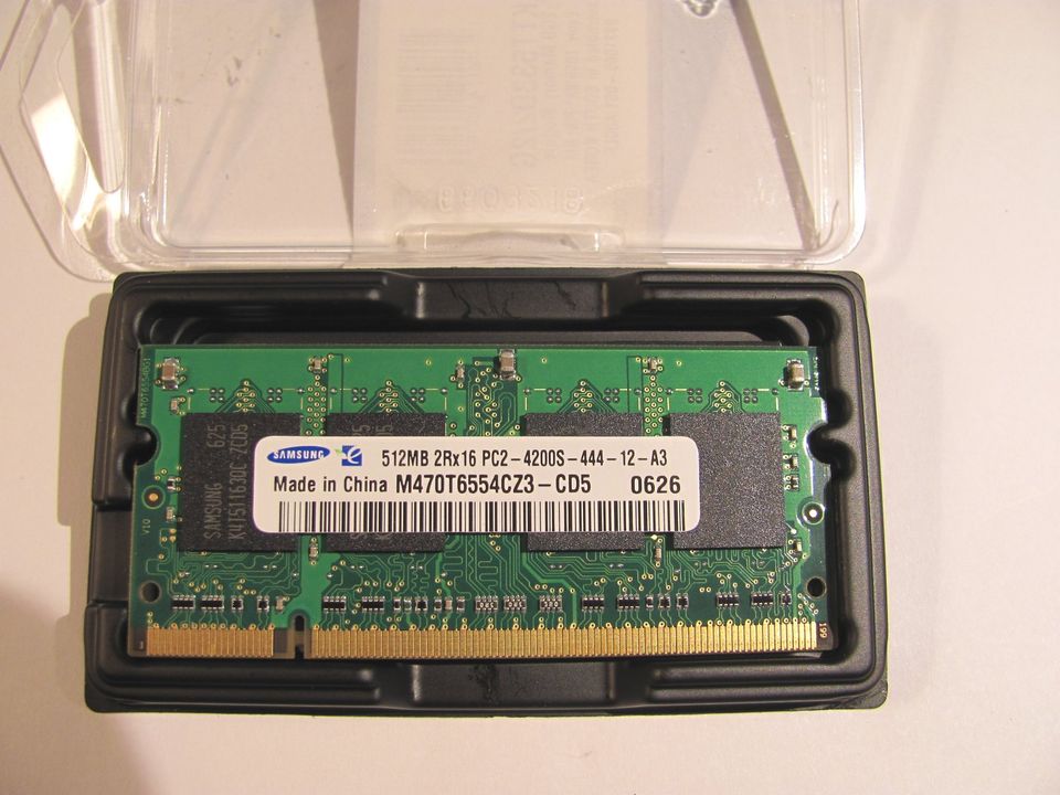 SAMSUNG 512mb 2Rx16 PC2 4200S 444 12 A3 ( x 2 ) in Hennigsdorf