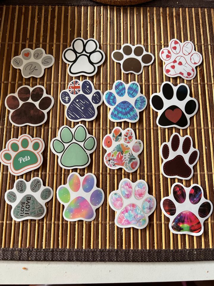 Pfoten von Hund und Katze' Sticker